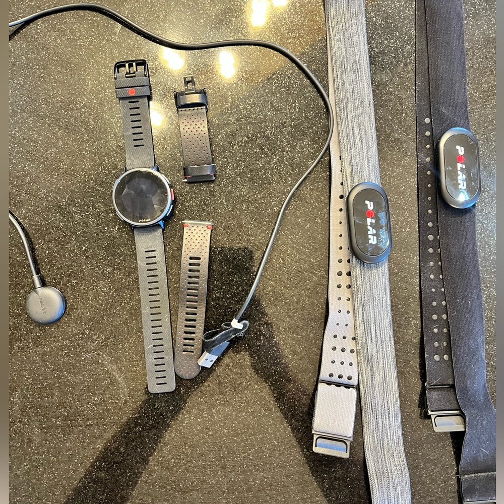 Polar Vantage V2 Watch + 2 Polar H10 Heart Rate Monitors & 2Silicone Wristbands